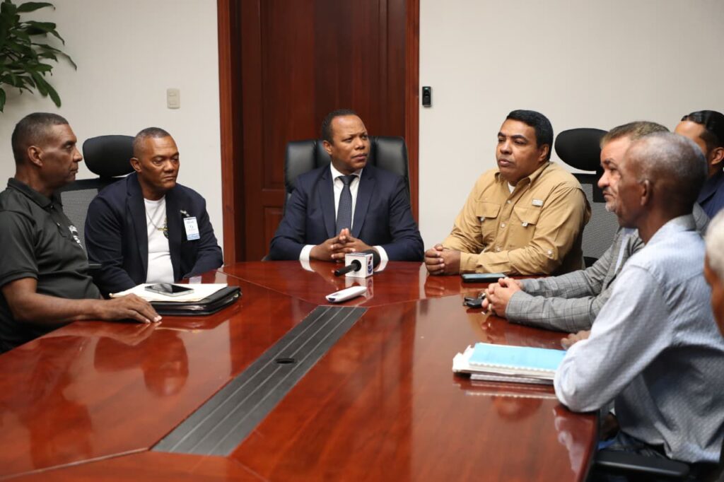 Tras 20 años de espera, CNTU obtiene licencias para operar en el corredor Kennedy - Noticias de hoy en República Dominicana | De Último Minuto