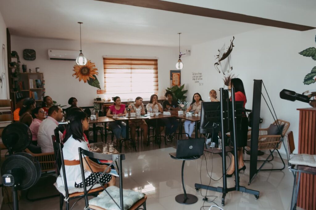 Taller “Finanzas para Emprendedores” reúne a negocios locales - Noticias de hoy en República Dominicana | De Último Minuto
