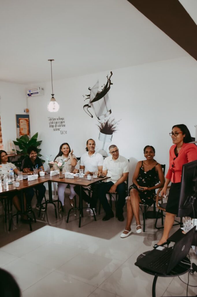 Taller “Finanzas para Emprendedores” reúne a negocios locales - Noticias de hoy en República Dominicana | De Último Minuto