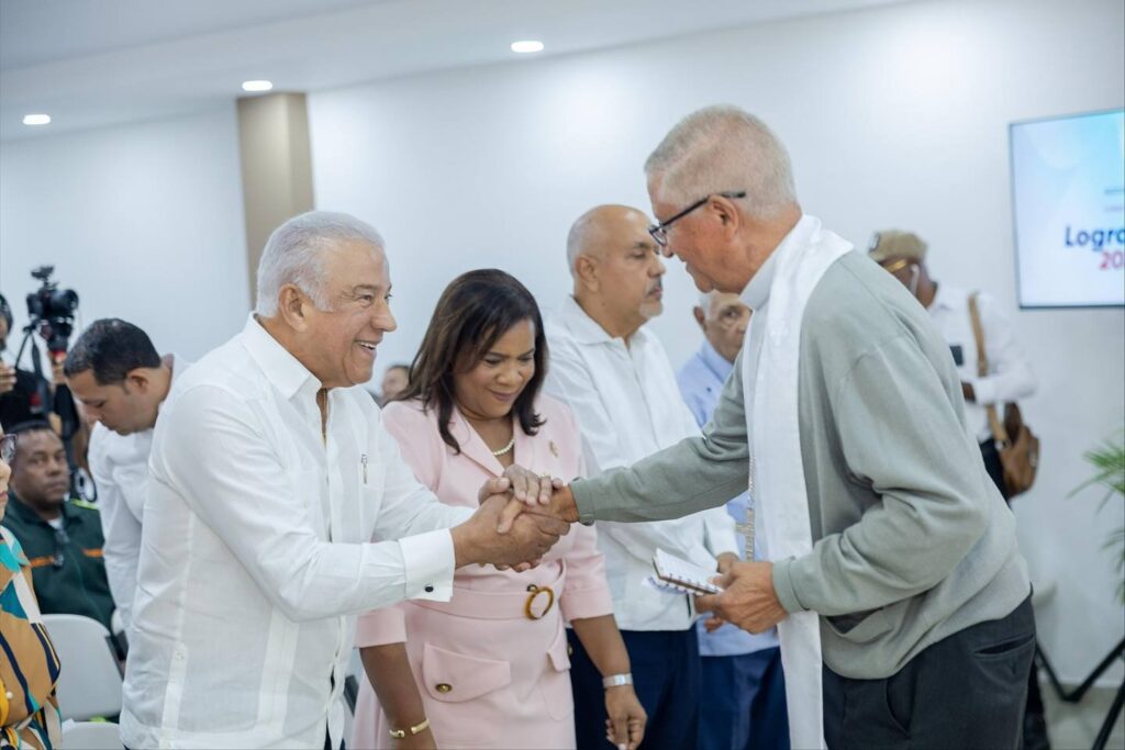 Gobernadora Adela Tejada rinde cuentas y destaca avances en Monseñor Nouel - Noticias de hoy en República Dominicana | De Último Minuto
