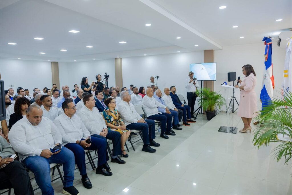 Gobernadora Adela Tejada rinde cuentas y destaca avances en Monseñor Nouel - Noticias de hoy en República Dominicana | De Último Minuto