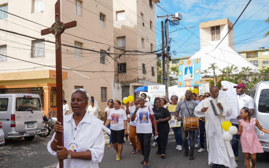 Feligreses de Guachupita claman soluciones comunitarias en Día de las Mercedes - Noticias de hoy en República Dominicana | De Último Minuto