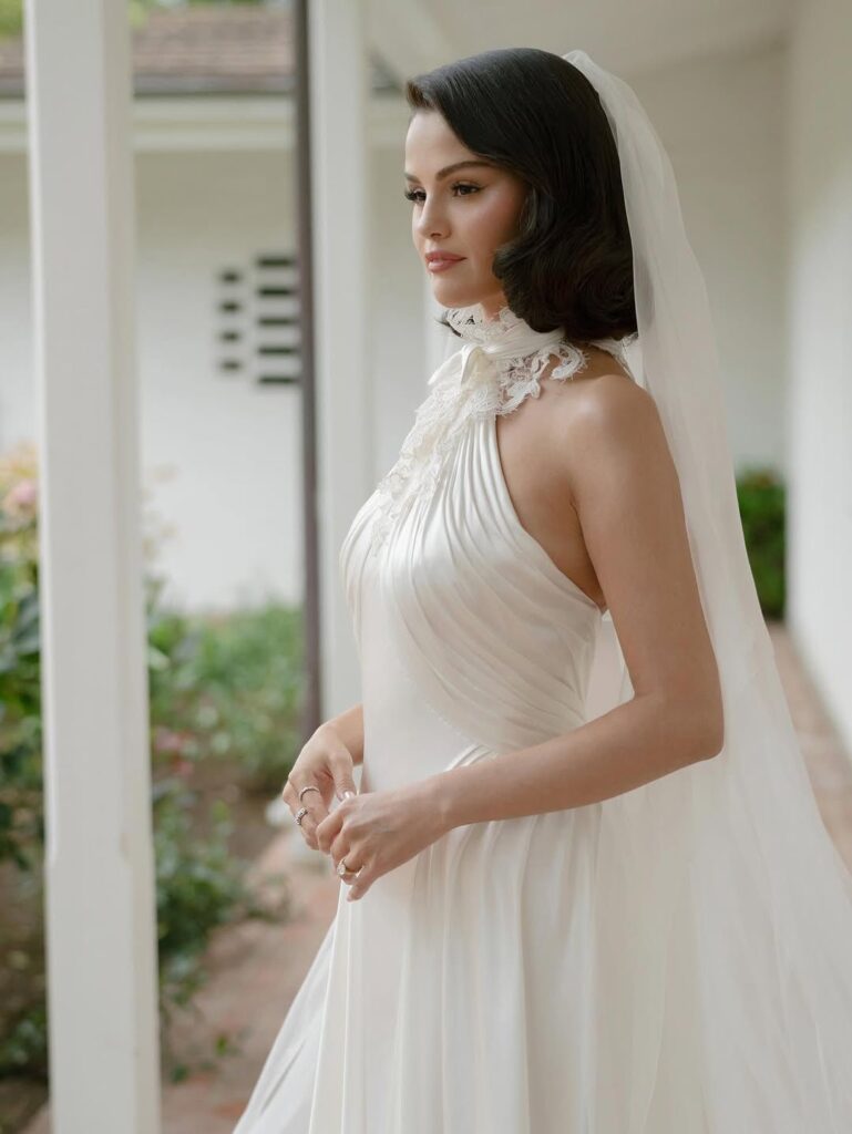 Selena Gómez comparte fotos inéditas de los looks que lució en su boda - Noticias de hoy en República Dominicana | De Último Minuto