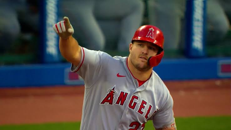 Mike Trout rompe sequía jonronera y queda a un batazo de los 400 en su carrera - Noticias de hoy en República Dominicana | De Último Minuto