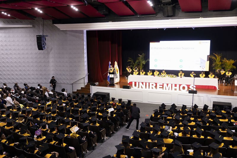 UNIREMHOS gradúa 540 profesionales de grado y postgrado: el 61% fueron mujeres - Noticias de hoy en República Dominicana | De Último Minuto