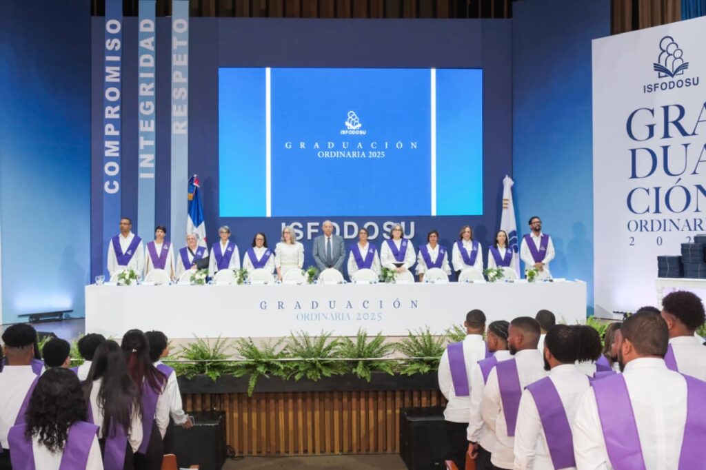 ISFODOSU inviste 1,091 nuevos maestros de excelencia - Noticias de hoy en República Dominicana | De Último Minuto