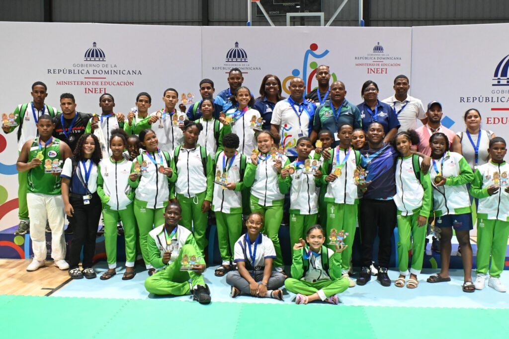 Continúan Juegos Escolares: Suroeste se hace del oro en bádminton mixto; Metropolitana II lidera medallero - Noticias de hoy en República Dominicana | De Último Minuto