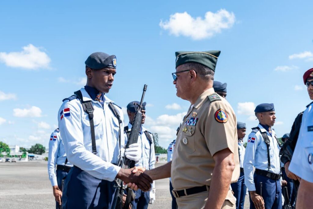 Ministro de Defensa visita Base Aérea de San Isidro y anuncia obras de remozamiento - Noticias de hoy en República Dominicana | De Último Minuto