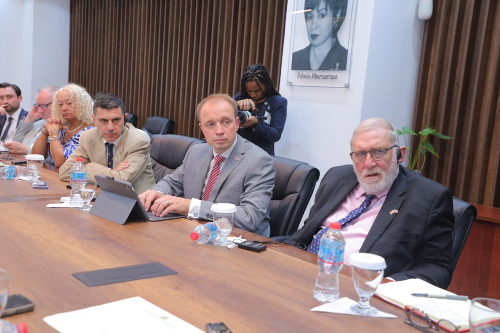 Diputado Vicente Sánchez recibe delegación parlamentaria británica para fortalecer la cooperación tecnológica entre ambos países - Noticias de hoy en República Dominicana | De Último Minuto