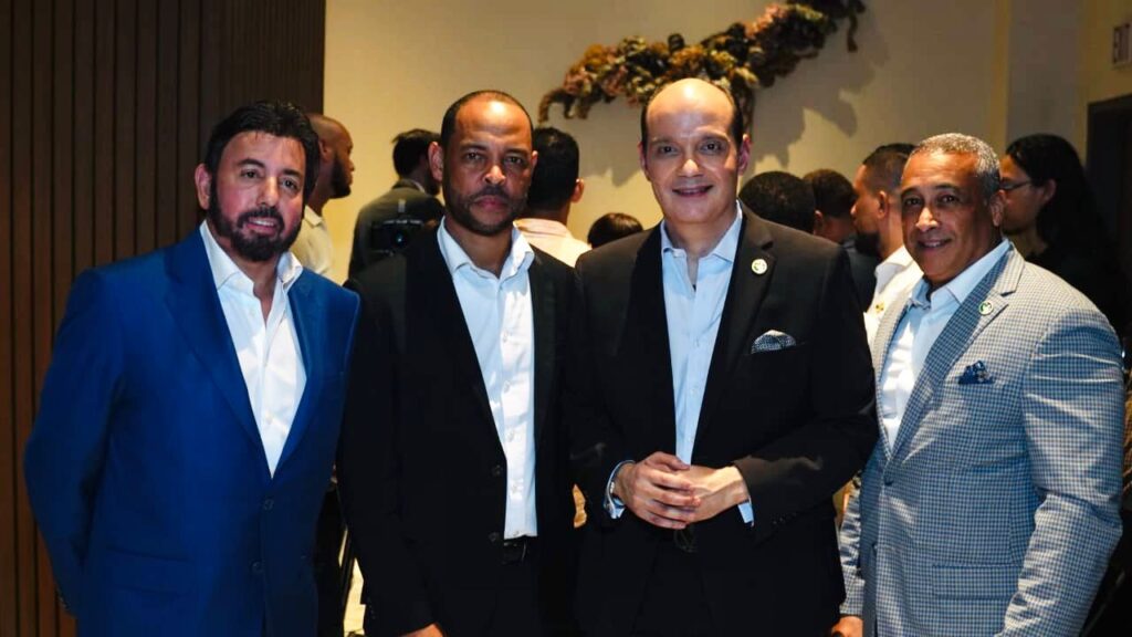 Leyendas del deporte y personalidades de la vida pública acompañan a Luis Polonia en gala premier de su película - Noticias de hoy en República Dominicana | De Último Minuto
