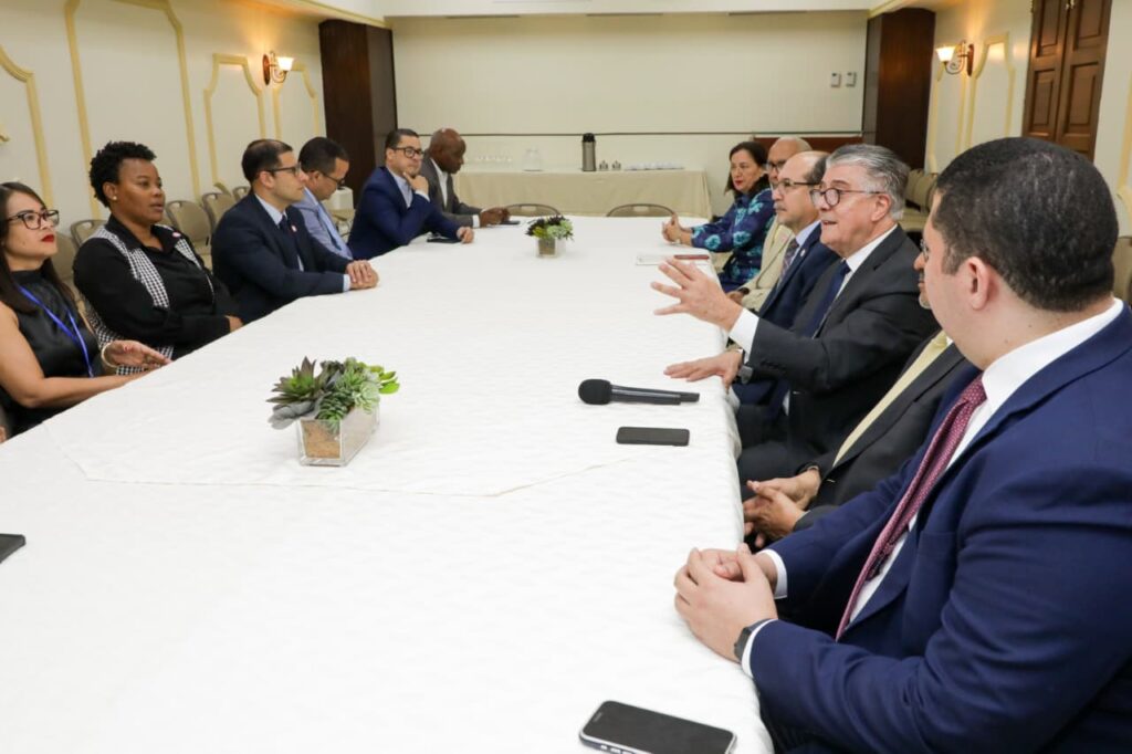 Antoliano Peralta recibe a delegación del Foro Internacional de Salud Mental y Sistema Penitenciario - Noticias de hoy en República Dominicana | De Último Minuto