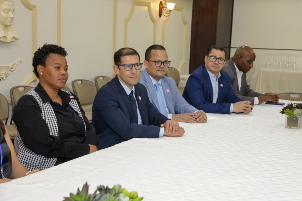 Antoliano Peralta recibe a delegación del Foro Internacional de Salud Mental y Sistema Penitenciario - Noticias de hoy en República Dominicana | De Último Minuto