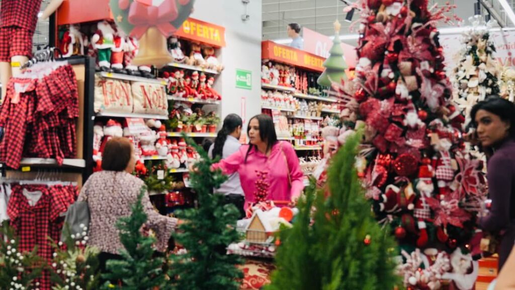 Hipermercados Olé da la bienvenida oficial a la Navidad con un mágico lanzamiento lleno de luces, música y nieve - Noticias de hoy en República Dominicana | De Último Minuto