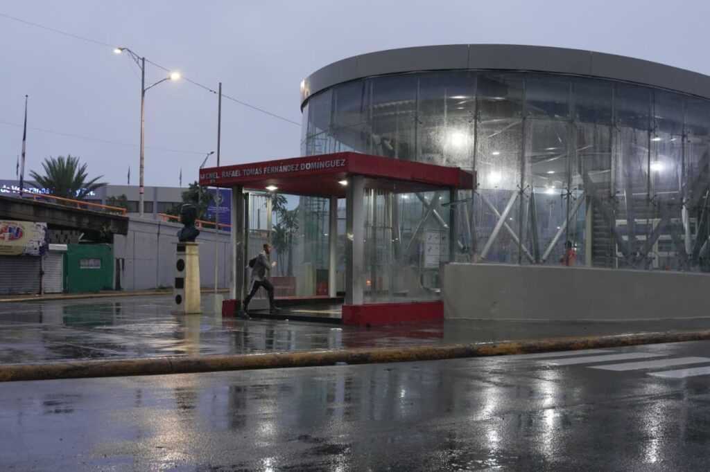Estaciones del Metro lucen desoladas ante el paso de la tormenta tropical Melissa - Noticias de hoy en República Dominicana | De Último Minuto