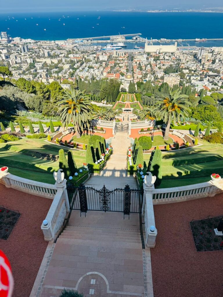 Dominicanos exploran los Jardines Bahá'í, patrimonio cultural y religioso de Israel - Noticias de hoy en República Dominicana | De Último Minuto
