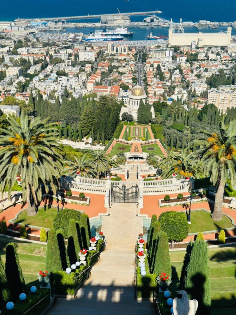 Dominicanos exploran los Jardines Bahá'í, patrimonio cultural y religioso de Israel - Noticias de hoy en República Dominicana | De Último Minuto
