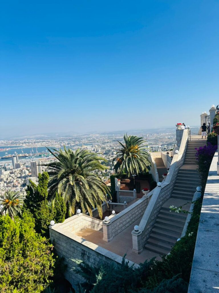 Dominicanos exploran los Jardines Bahá'í, patrimonio cultural y religioso de Israel - Noticias de hoy en República Dominicana | De Último Minuto