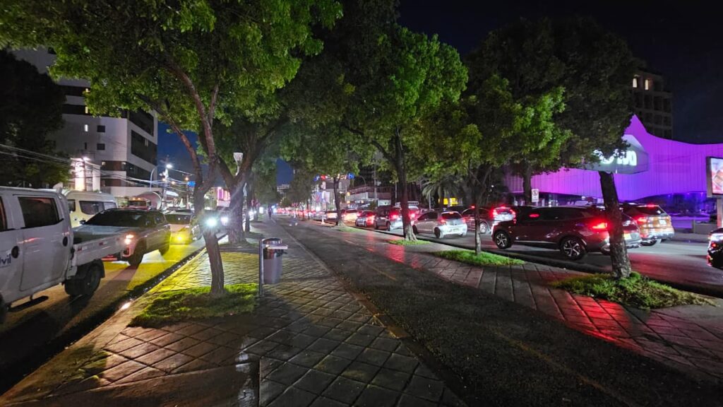 Tránsito colapsa en el Distrito Nacional: principales avenidas intransitables por fuerte taponamiento vehicular - Noticias de hoy en República Dominicana | De Último Minuto