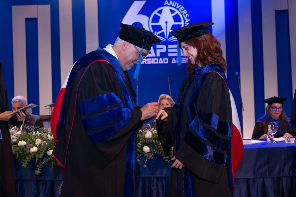 UNAPEC otorga Doctorado Honoris Causa a la escritora española Irene Vallejo - Noticias de hoy en República Dominicana | De Último Minuto