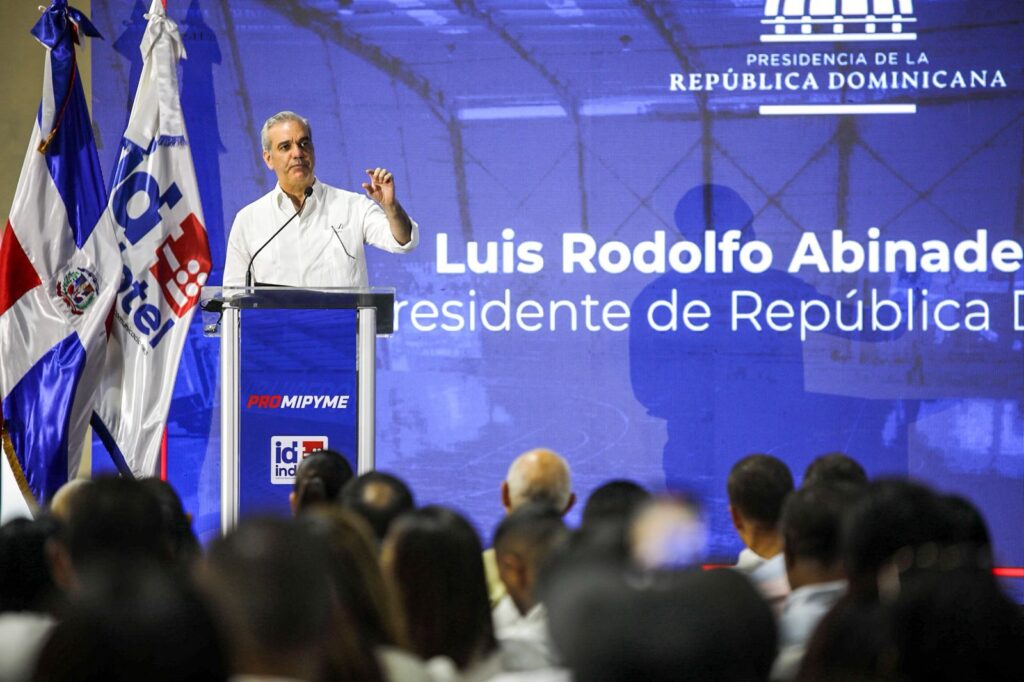 Abinader encabeza entrega RD$150 millones en Crédito a 630 Mipymes - Noticias de hoy en República Dominicana | De Último Minuto