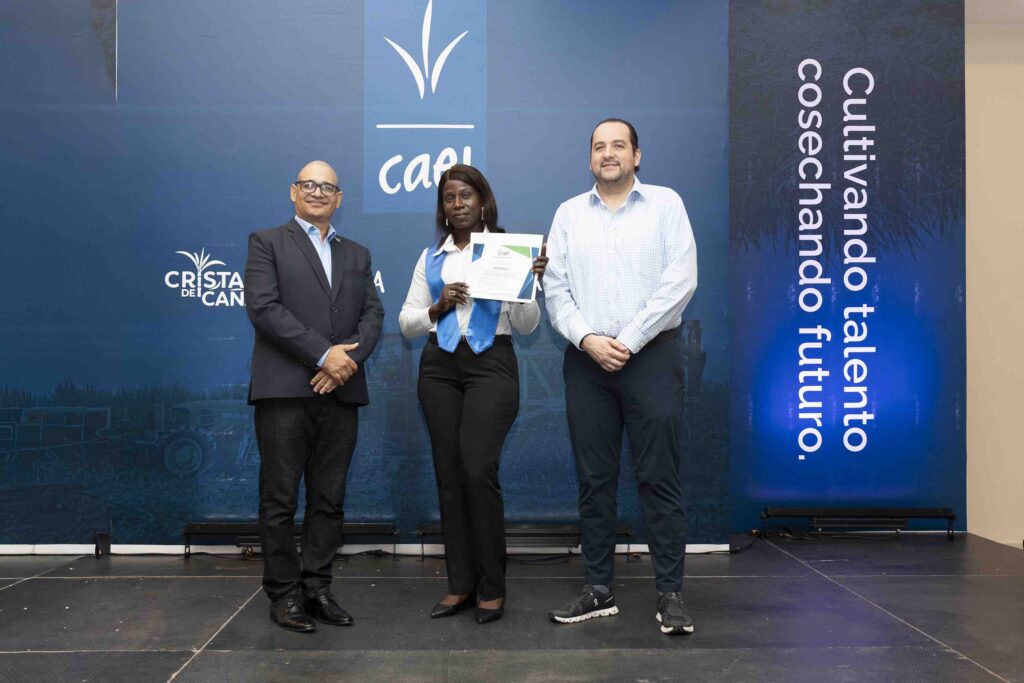 CAEI gradúa a más de 130 técnicos operadores de equipos pesados: 50 son mujeres - Noticias de hoy en República Dominicana | De Último Minuto