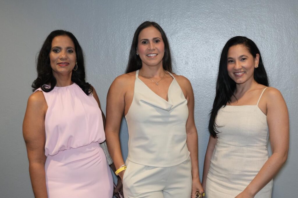 Brillo y elegancia predominan en los looks del público que asiste al concierto de Pedro Capó - Noticias de hoy en República Dominicana | De Último Minuto
