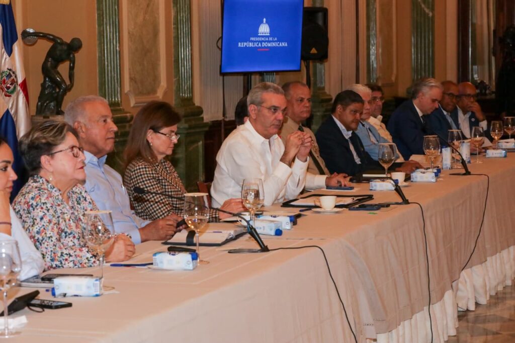 Gobierno dispone de RD$12 mil millones para asistir a afectados por tormenta Melissa - Noticias de hoy en República Dominicana | De Último Minuto