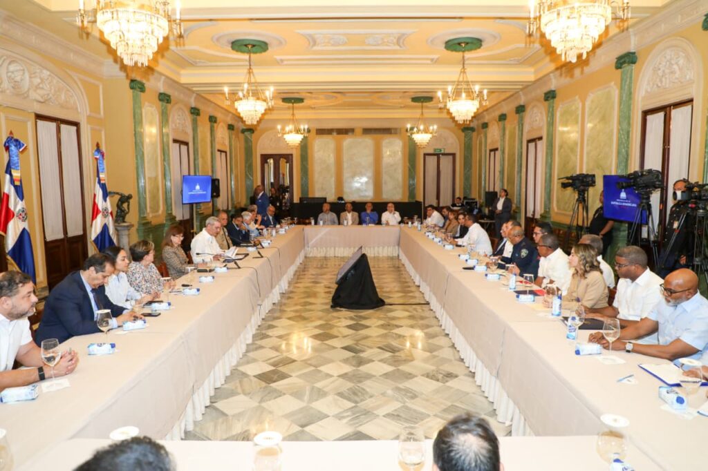 Gobierno dispone de RD$12 mil millones para asistir a afectados por tormenta Melissa - Noticias de hoy en República Dominicana | De Último Minuto
