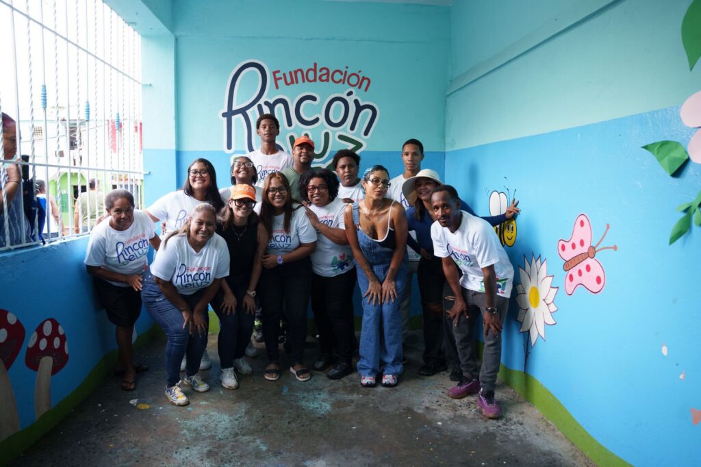 Tokischa y Jompeame entregaron donaciones a familias afectadas en Gualey por tormenta Melissa - Noticias de hoy en República Dominicana | De Último Minuto
