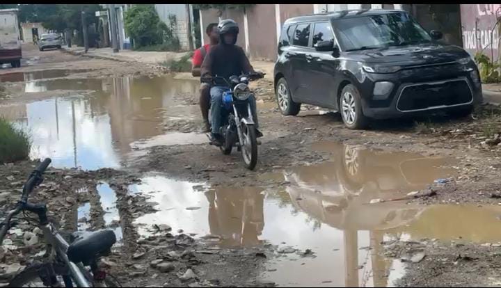 Denuncian deterioro de calles en sector Brisas del Este y piden intervención de las autoridades - Noticias de hoy en República Dominicana | De Último Minuto