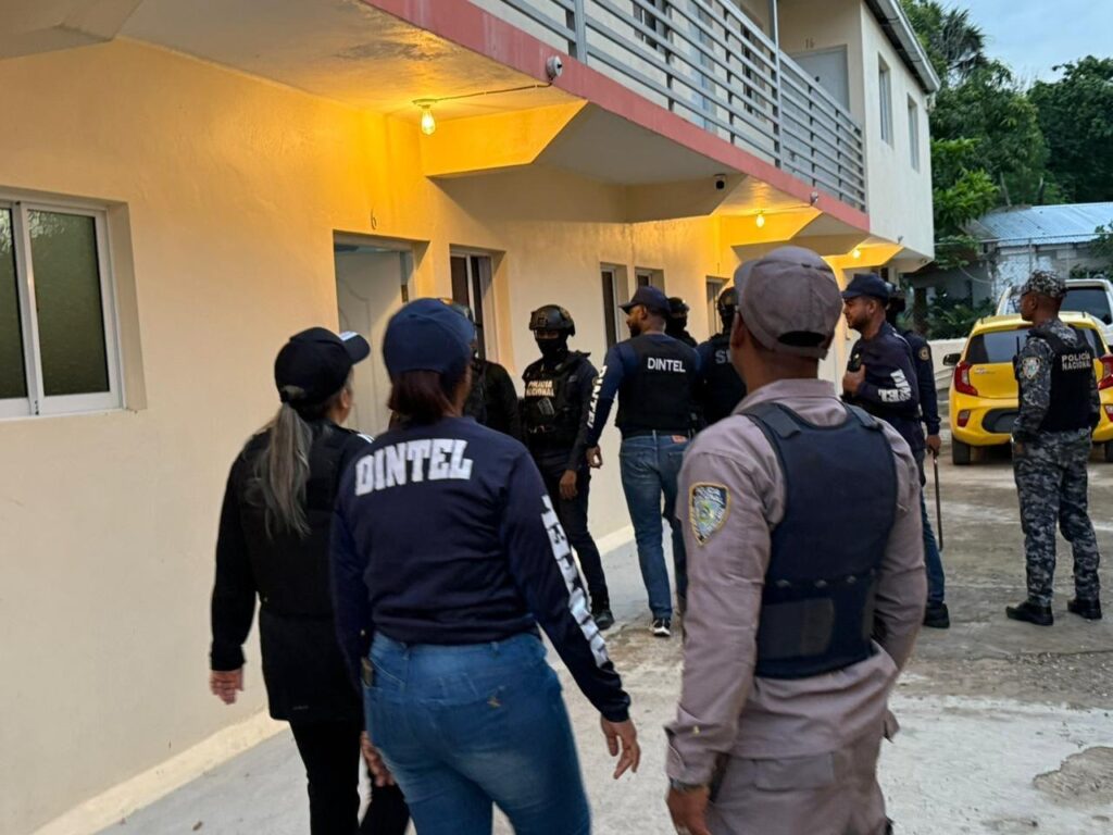 Autoridades ocupan drogas, armas y cigarrillos ilegales durante amplios operativos en Santiago - Noticias de hoy en República Dominicana | De Último Minuto