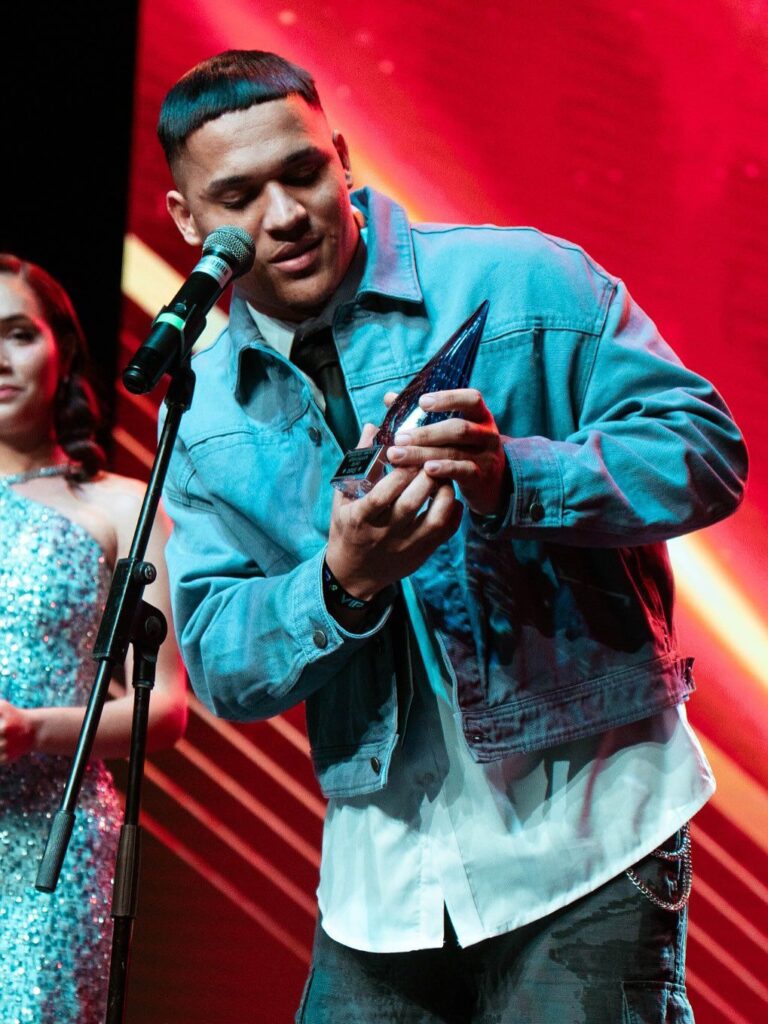 Ebenezer Guerra gana en la categoría Artista Revelación del Año en Premios Glamour 2025 - Noticias de hoy en República Dominicana | De Último Minuto