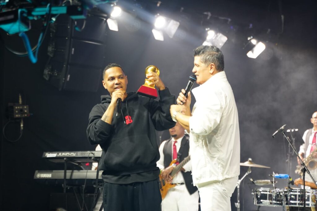 Eddy Herrera celebra su segundo Latin Grammy con concierto en La Casa de Alofoke 2 - Noticias de hoy en República Dominicana | De Último Minuto