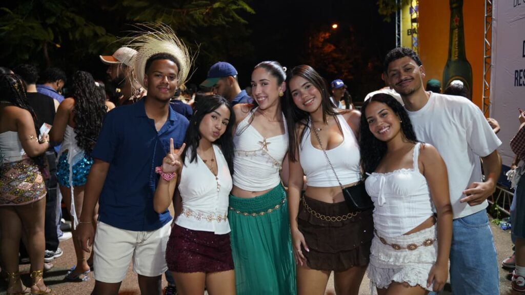 Fanáticos de todo el mundo llegan a RD al inicio de la gira de Bad Bunny “DTMF” - Noticias de hoy en República Dominicana | De Último Minuto