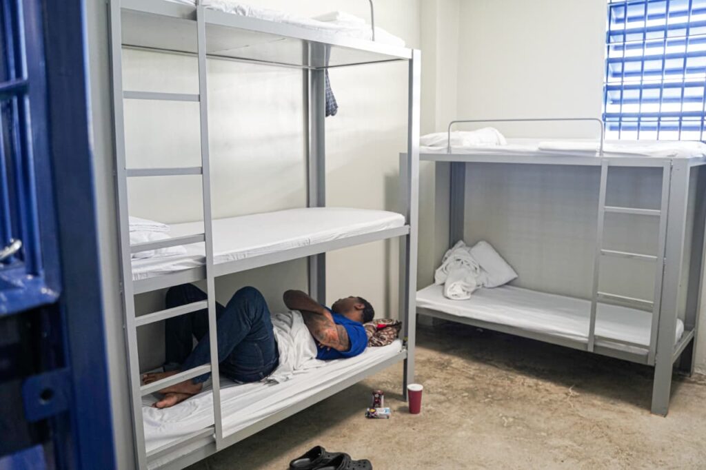 Cárcel Las Parras operará bajo prohibición total de celulares para internos y agentes penitenciarios - Noticias de hoy en República Dominicana | De Último Minuto