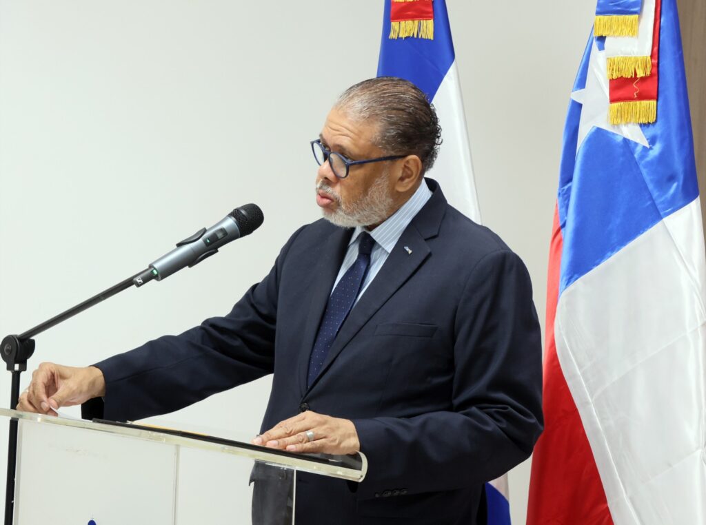 Desarrollo de la Comunidad y Fondo de Solidaridad e Inversión Social de Chile impulsarán proyectos - Noticias de hoy en República Dominicana | De Último Minuto