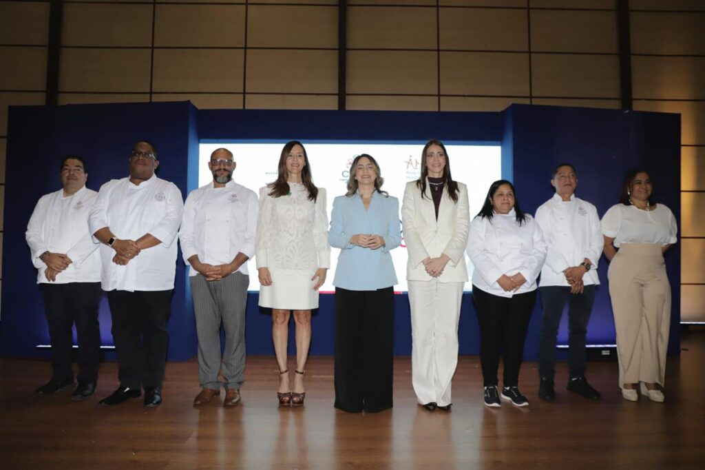 Desarrollo Social Supérate gradúa 300 estudiantes del Centro de Superación Gastronómica de Boca Chica - Noticias de hoy en República Dominicana | De Último Minuto