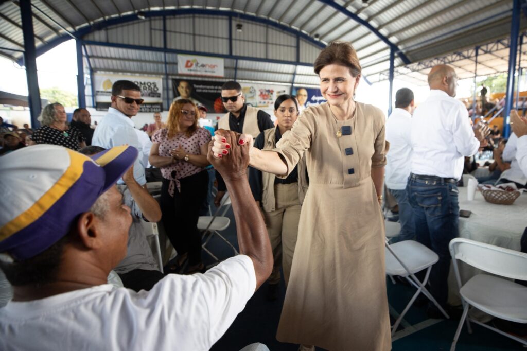 Raquel Peña lleva la “Navidad 360” a la Línea Noroeste - Noticias de hoy en República Dominicana | De Último Minuto