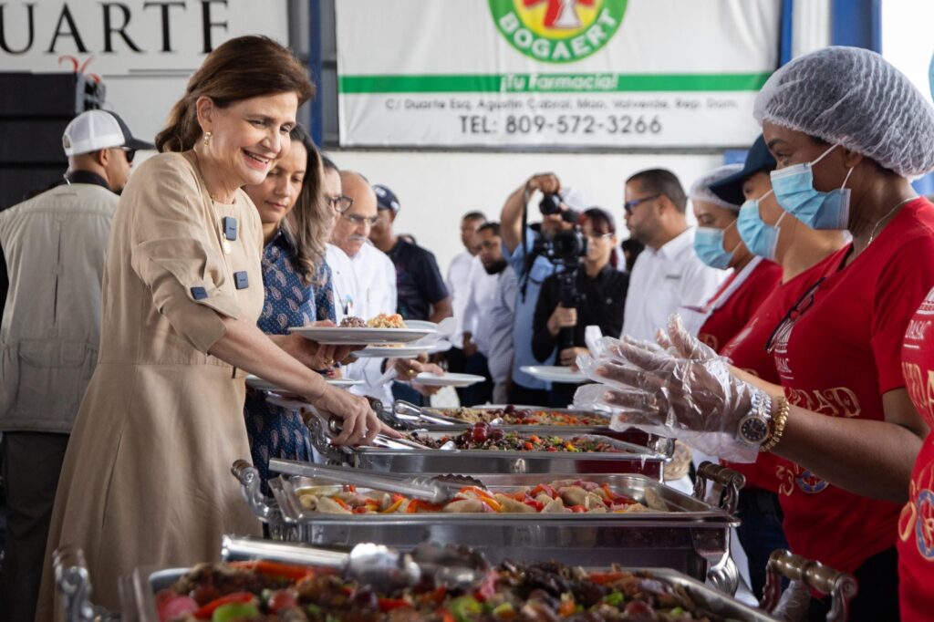 Raquel Peña lleva la “Navidad 360” a la Línea Noroeste - Noticias de hoy en República Dominicana | De Último Minuto