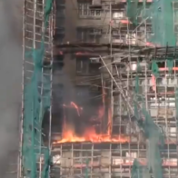 Aumenta a 12 el número de fallecidos en el incendio de varios edificios en Hong Kong