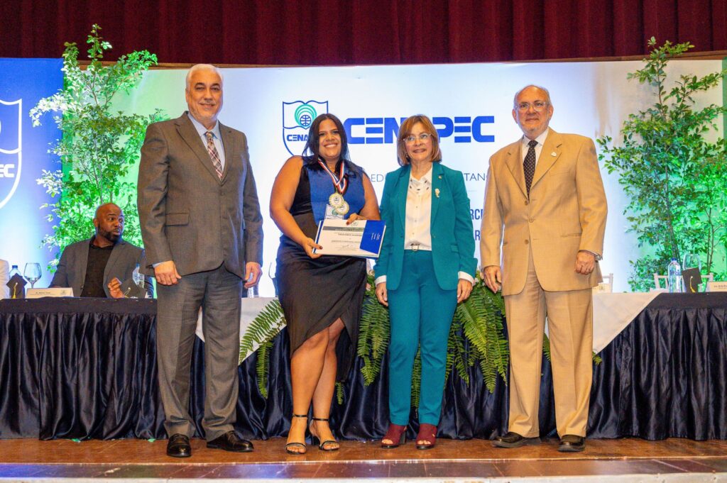 CENAPEC gradúa a 1,036 bachilleres en Santo Domingo y centros del interior - Noticias de hoy en República Dominicana | De Último Minuto