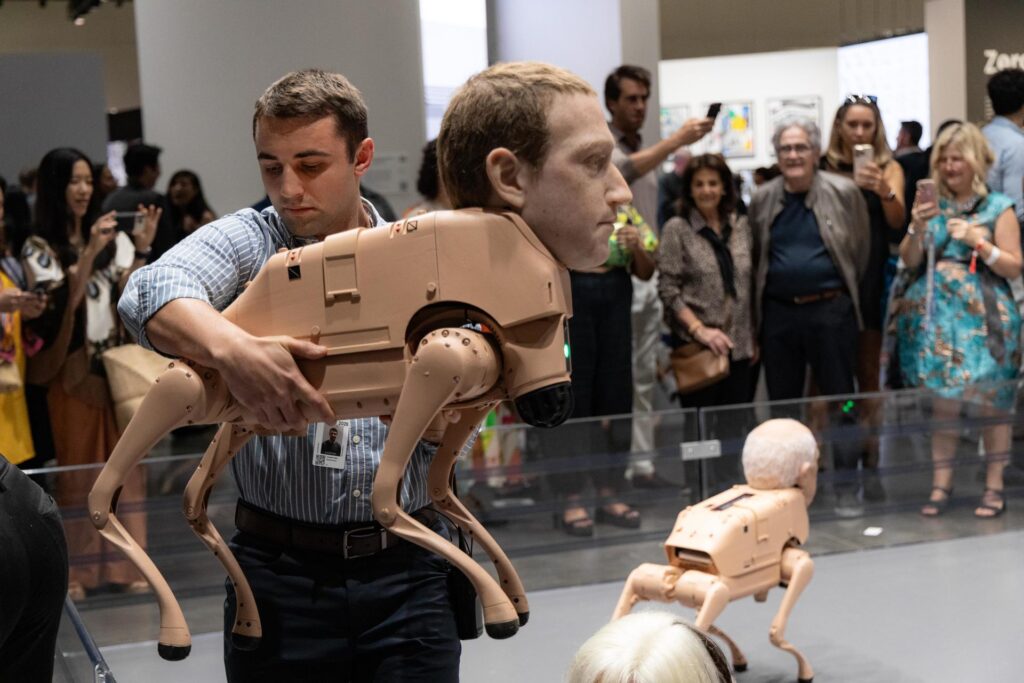 Perros robóticos con rostros de Musk, Bezos y Picasso acaparan la atención en Art Basel - Noticias de hoy en República Dominicana | De Último Minuto