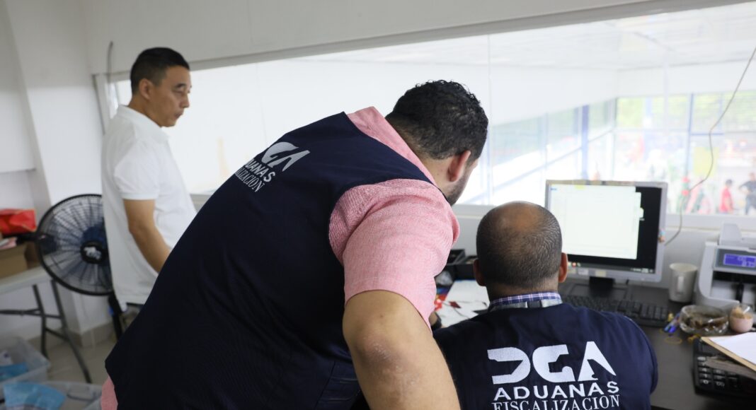 Fiscalizadores de Aduanas.