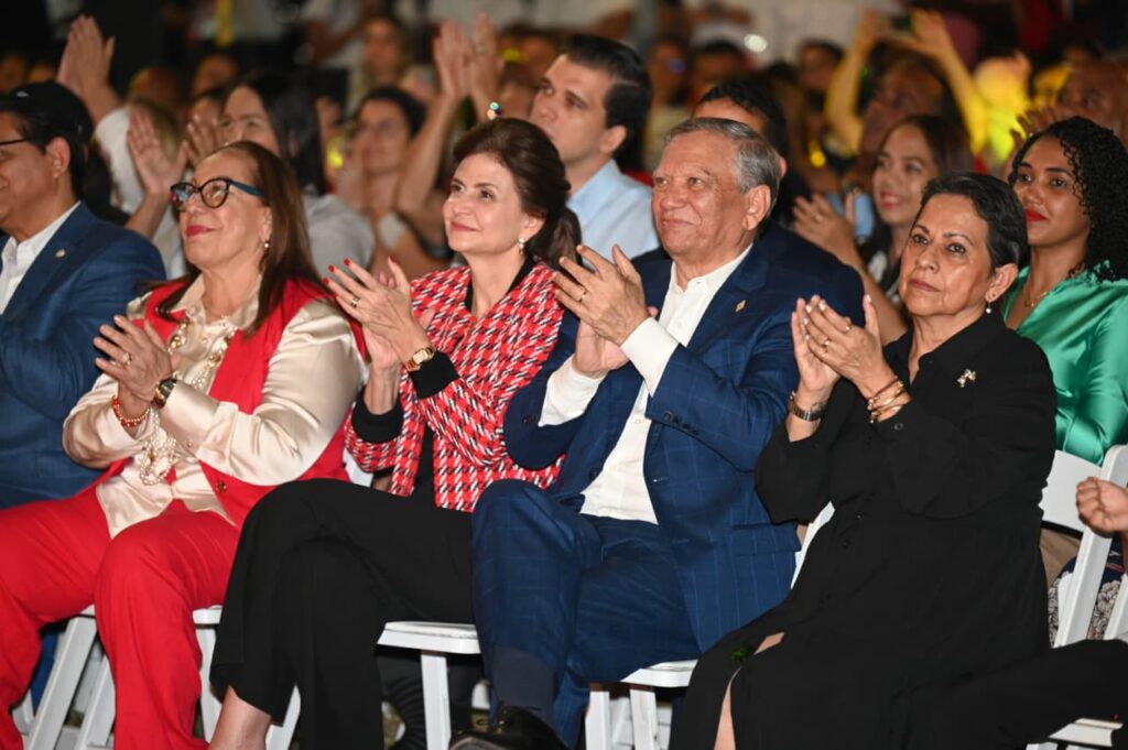 Vicepresidenta inaugura Villa Navidad 2025 en Santiago - Noticias de hoy en República Dominicana | De Último Minuto