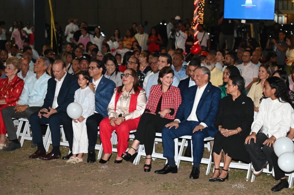 Vicepresidenta inaugura Villa Navidad 2025 en Santiago - Noticias de hoy en República Dominicana | De Último Minuto