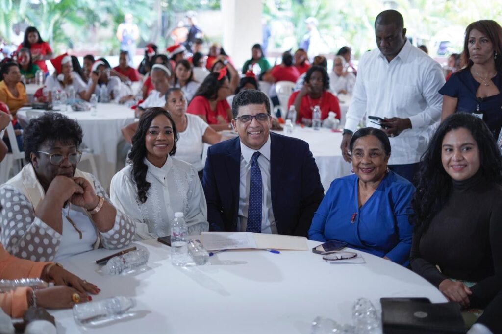 Gobierno entrega Bono Navideño a más de 1 millón 400 mil personas beneficiarias de Supérate - Noticias de hoy en República Dominicana | De Último Minuto