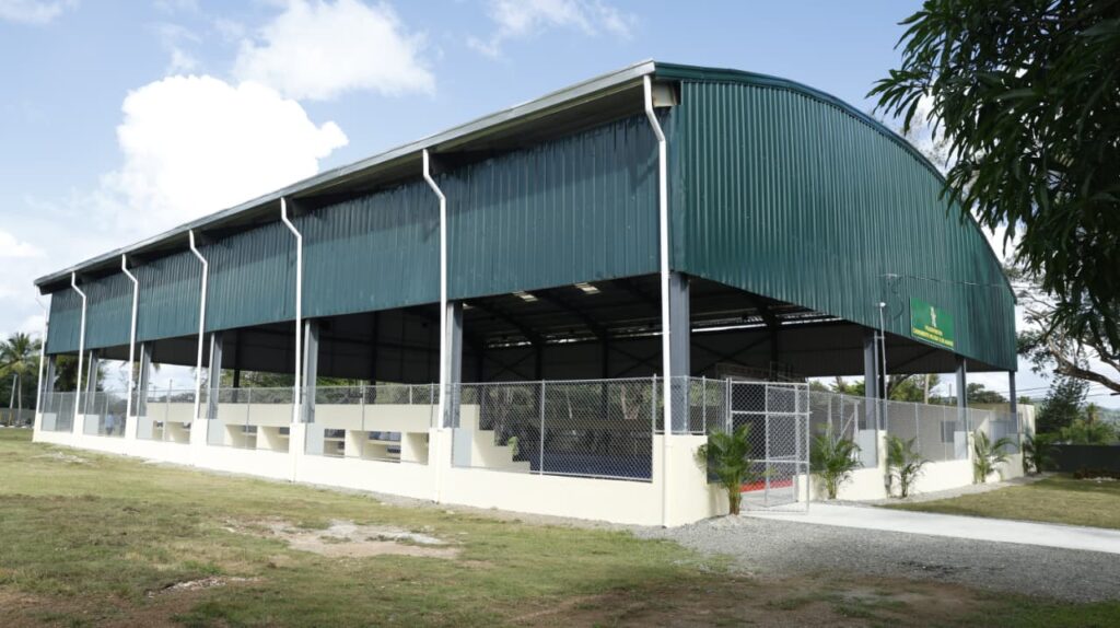 Presidente Abinader y ministro Kelvin Cruz inauguran techado multiuso en Campamento Militar - Noticias de hoy en República Dominicana | De Último Minuto