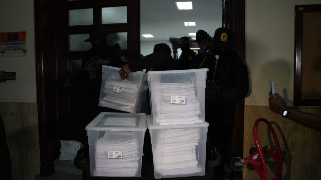 Defensa de Eduardo Read Estrella deposita más de 12 cajas de pruebas de arraigo ante el tribunal - Noticias de hoy en República Dominicana | De Último Minuto