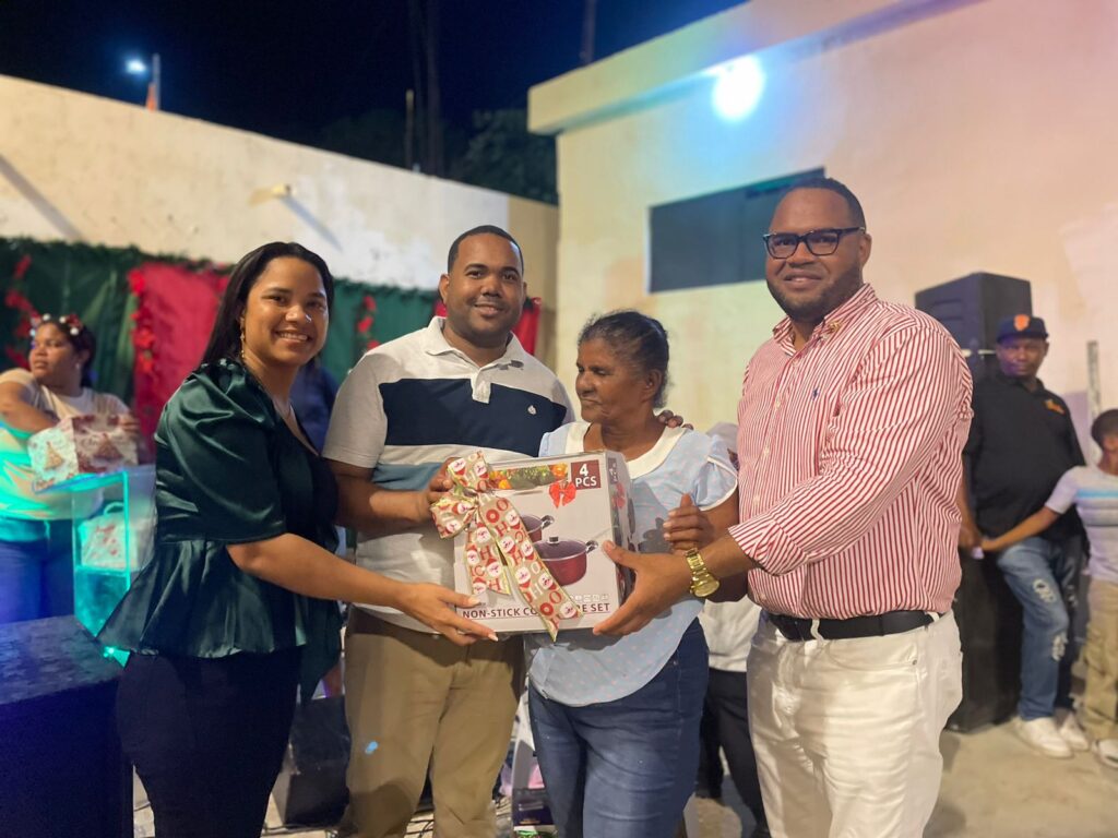 Alcaldía de Neyba celebra cena navideña para todos sus empleados - Noticias de hoy en República Dominicana | De Último Minuto