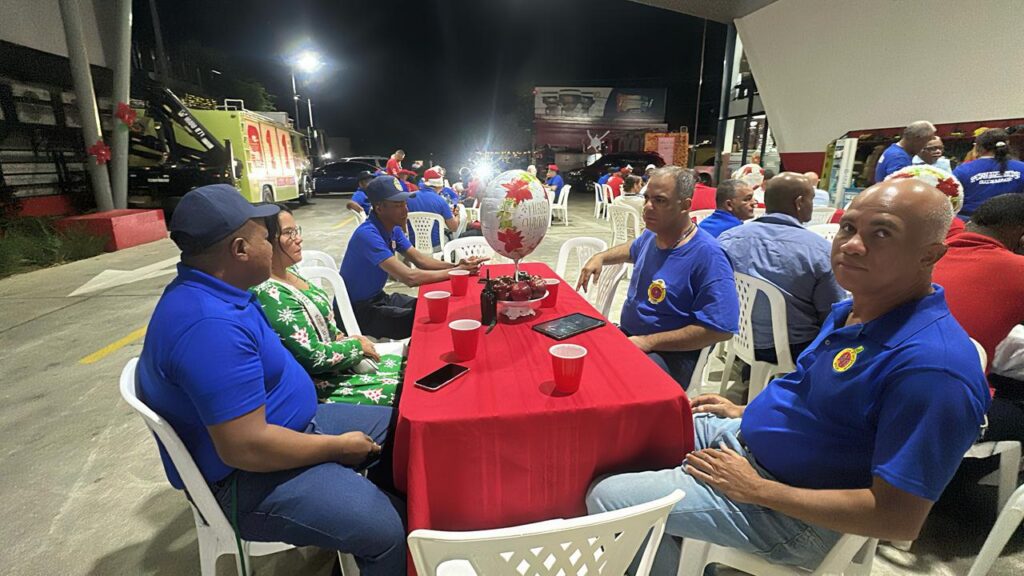 Patronato de Ayuda a los Bomberos ofrece cena navideña en Bonao - Noticias de hoy en República Dominicana | De Último Minuto